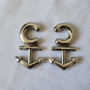 Hot Topic stainless steel anchor shaped ear weights 2g